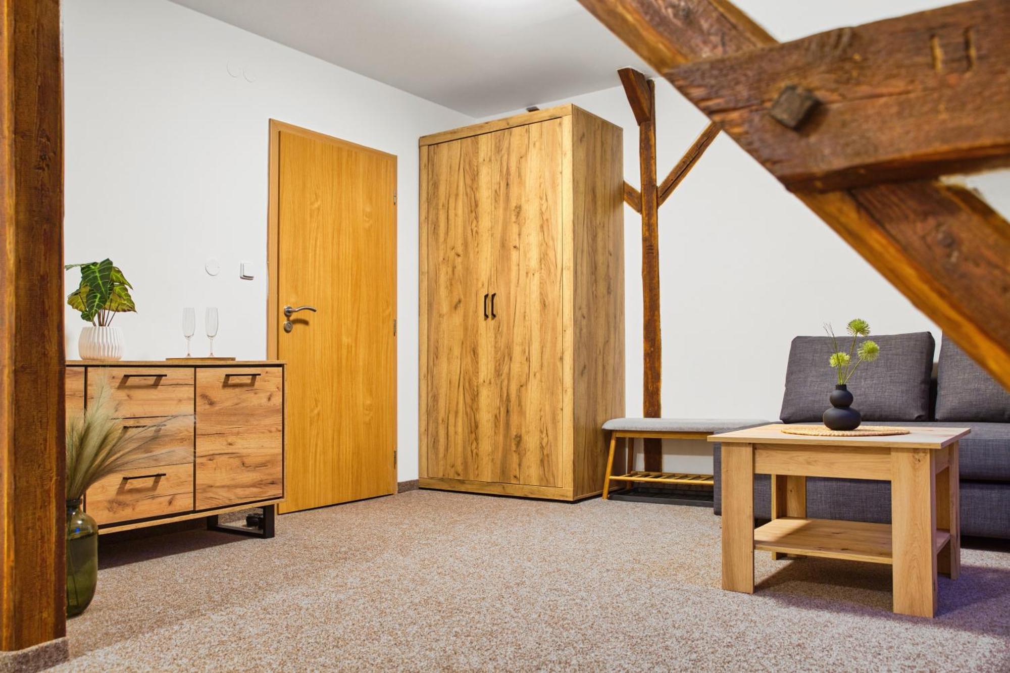 Hotel A Restaurace Ruze Podborany ภายนอก รูปภาพ