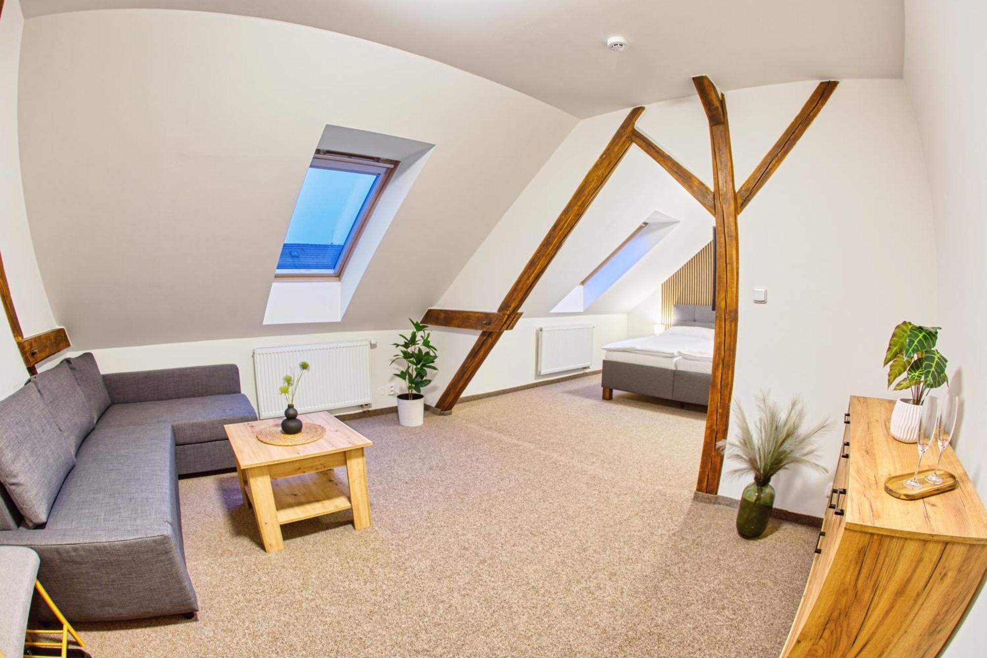 Hotel A Restaurace Ruze Podborany ภายนอก รูปภาพ