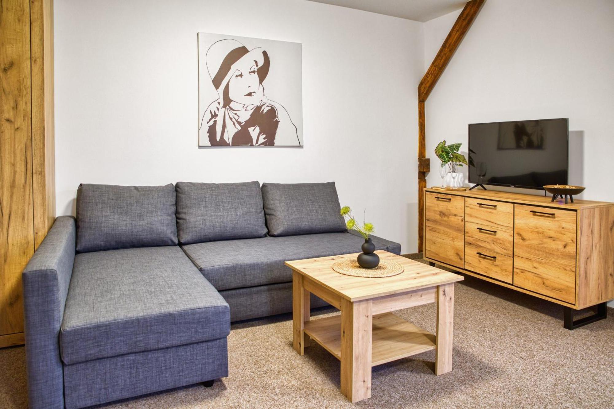 Hotel A Restaurace Ruze Podborany ภายนอก รูปภาพ