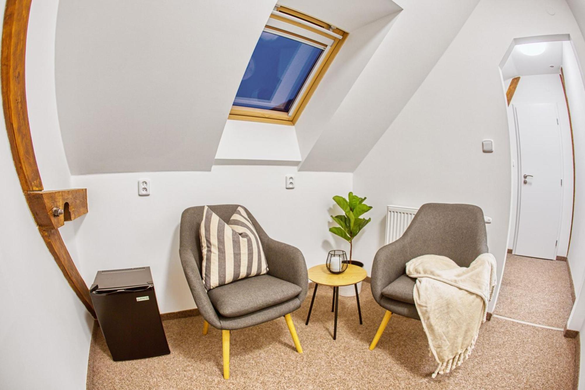 Hotel A Restaurace Ruze Podborany ภายนอก รูปภาพ