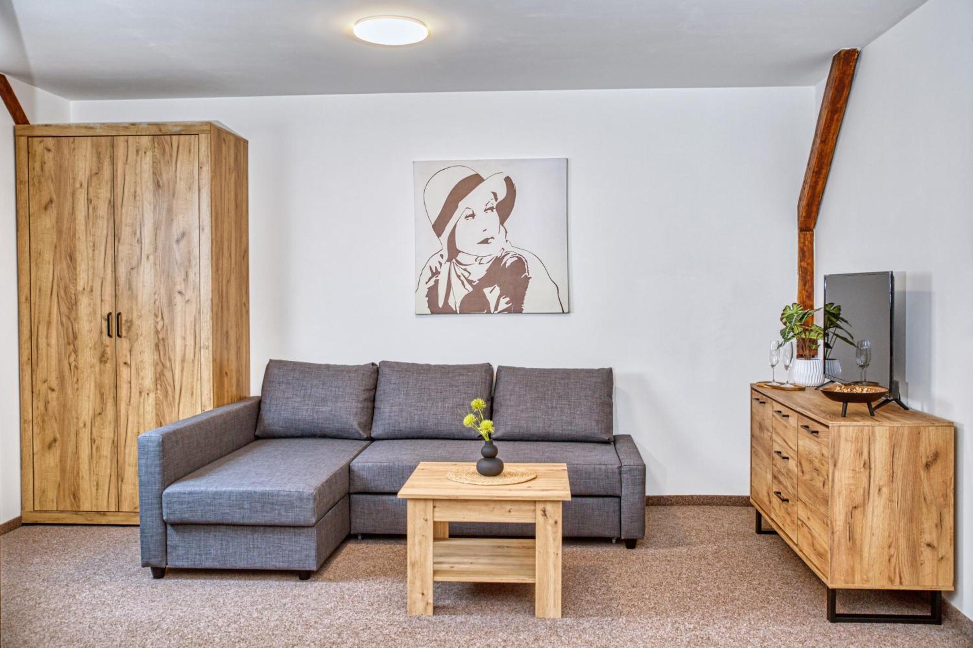 Hotel A Restaurace Ruze Podborany ภายนอก รูปภาพ